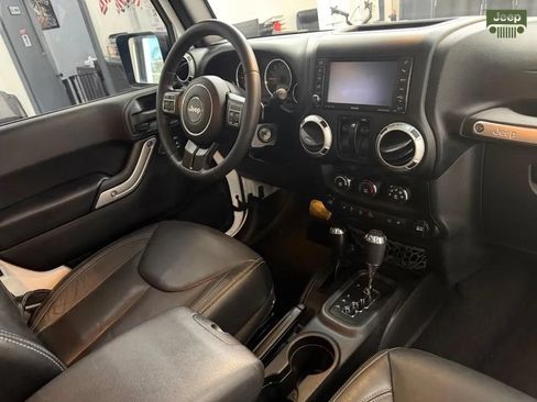Used 2015 Jeep Wrangler Sahara w/ Connectivity Group AWD/4WD image 20