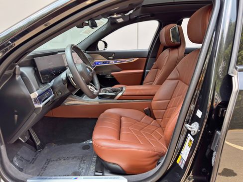 Used 2024 BMW i7 eDrive50 w/ M Sport Package RWD image 16