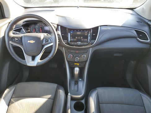 Used 2022 Chevrolet Trax LT w/ Midnight Edition image 9