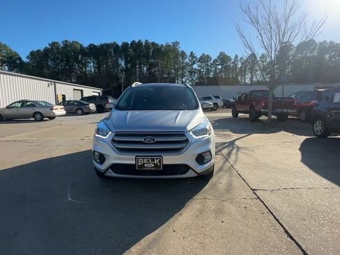 Used 2019 Ford Escape Titanium image 9