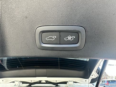 Used 2023 Volvo XC40 B5 Plus w/ Climate Package image 13