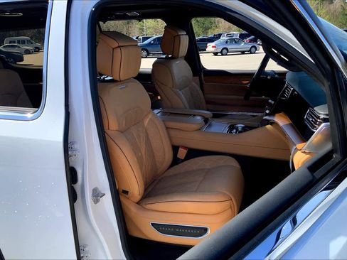 Used 2022 Jeep Grand Wagoneer Series III w/ HD Trailer Tow Package image 8