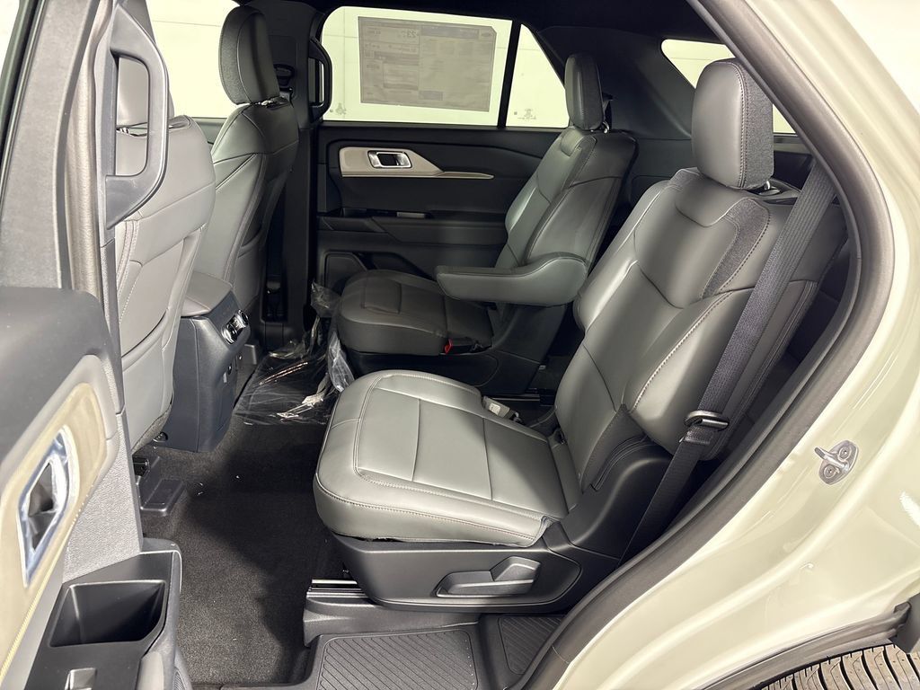 New 2027 Ford Explorer Active w/ Active Comfort Package RWD image 32