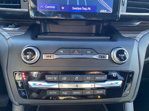 Used 2020 Ford Explorer Limited image 30