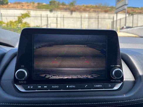 Used 2025 Nissan Rogue SV FWD image 25