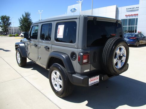 Used 2023 Jeep Wrangler Unlimited Sport w/ Sun And Sound Package AWD/4WD image 4