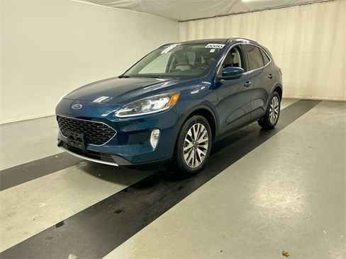 Used 2020 Ford Escape Titanium image 5