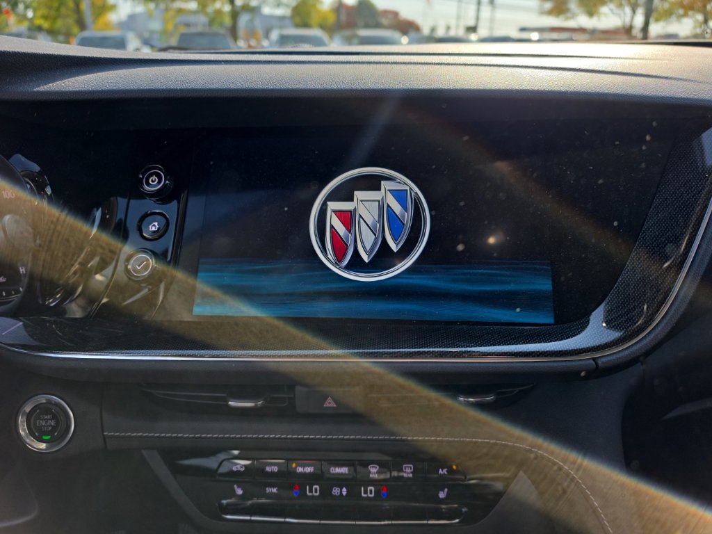 Used 2021 Buick Envision Essence FWD image 11