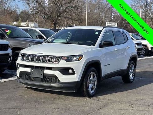 Used 2023 Jeep Compass Latitude image 28