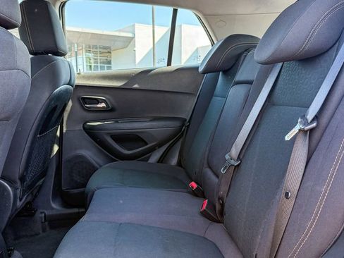 Used 2017 Chevrolet Trax LS AWD/4WD image 18