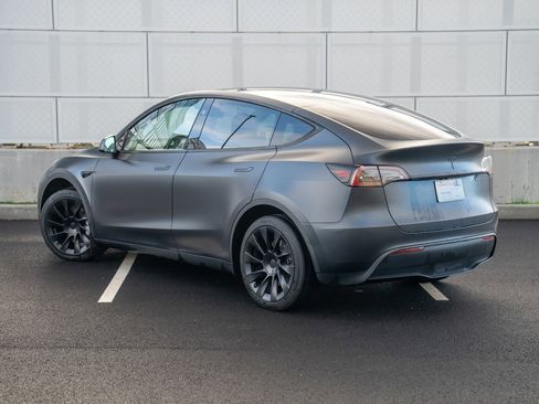 Used 2024 Tesla Model Y Long Range image 3