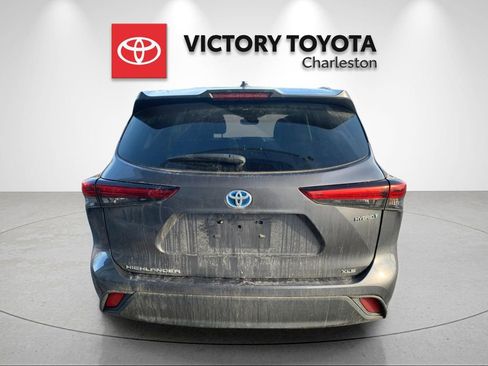 Used 2023 Toyota Highlander XLE image 4