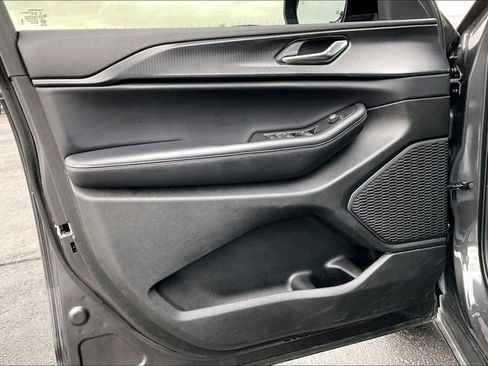 Used 2025 Jeep Grand Cherokee L Altitude image 18