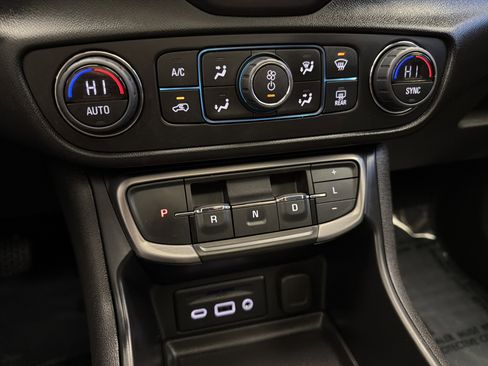 Used 2023 GMC Terrain AT4 image 21