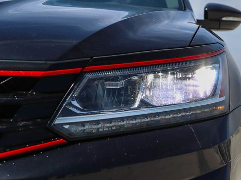 Used 2018 Volkswagen Passat 3.6 image 7