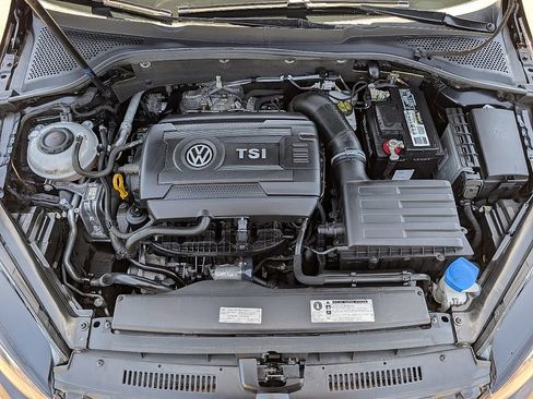 Used 2018 Volkswagen GTI SE FWD image 17