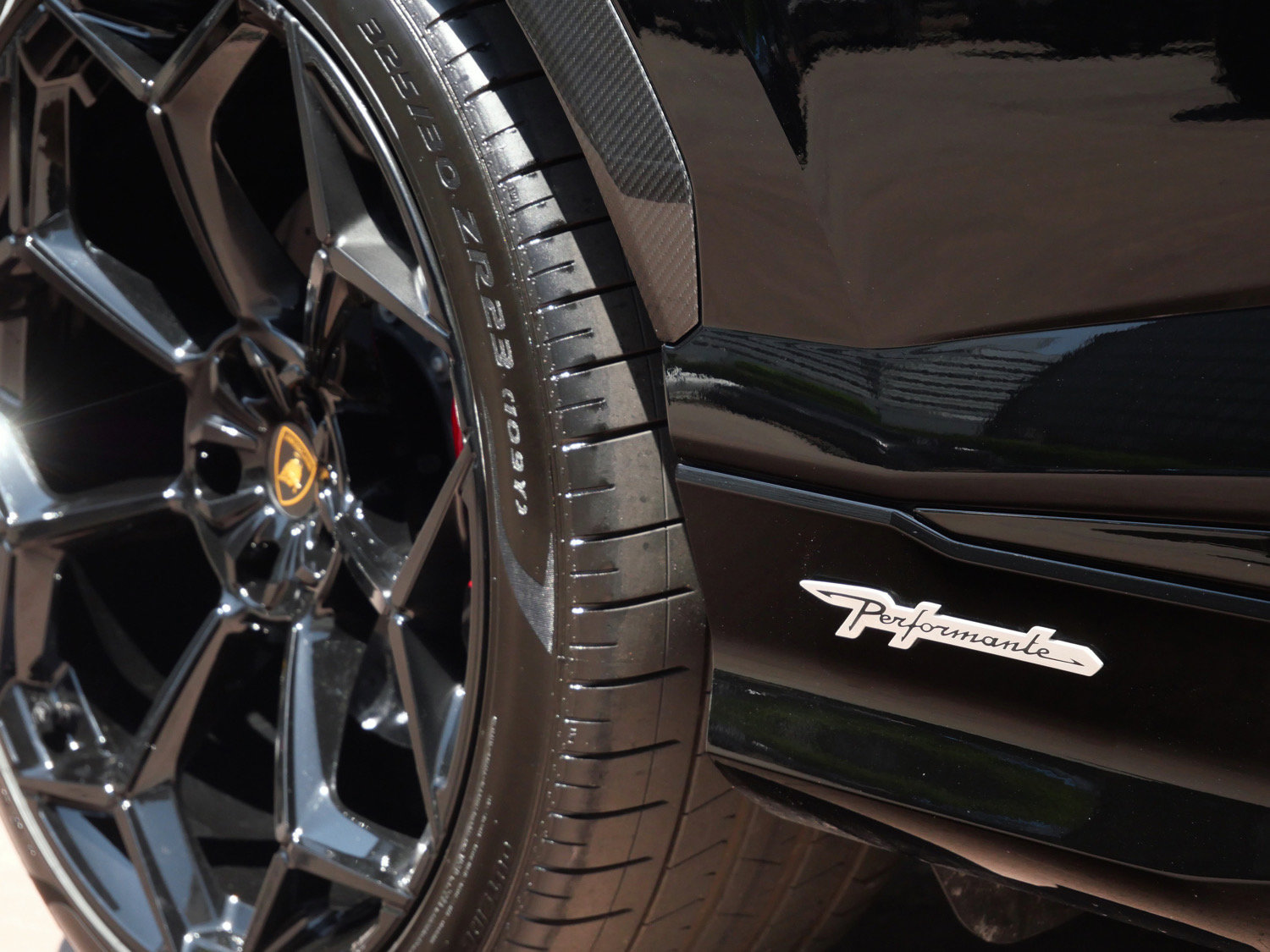 Used 2024 Lamborghini Urus Performante AWD/4WD image 28