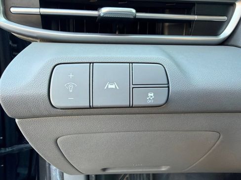 Used 2022 Hyundai Elantra SEL w/ Preferred Accessory Package FWD image 17