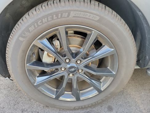 Used 2017 Ford Explorer XLT w/ Equipment Group 202A FWD image 6