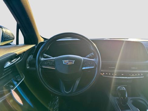 Used 2024 Cadillac XT4 Premium Luxury image 19