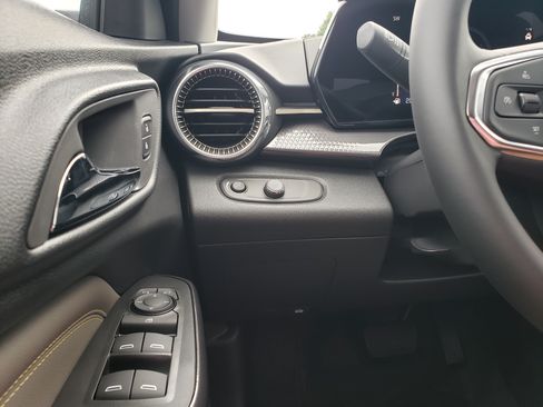 New 2026 Chevrolet Trax ACTIV w/ Driver Confidence Package FWD image 15