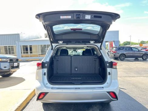 Used 2021 Toyota Highlander Platinum AWD/4WD image 10