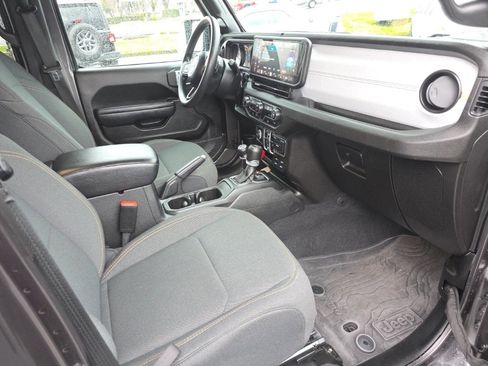 Used 2024 Jeep Gladiator Sport image 9