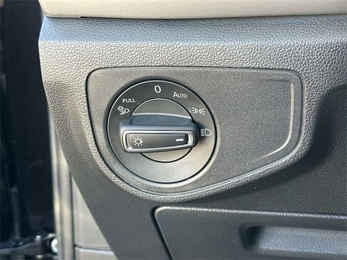 Used 2022 Volkswagen Atlas SEL Premium image 17