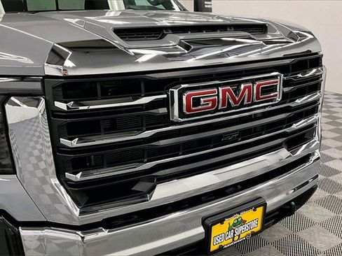 Used 2024 GMC Sierra 2500 SLE w/ SLE Value Package; image 29