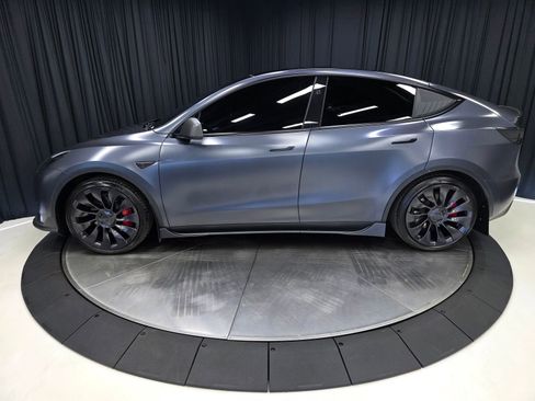 Used 2023 Tesla Model Y Performance AWD/4WD image 9