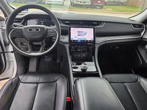 Used 2023 Jeep Grand Cherokee Limited w/ Luxury Tech Group II AWD/4WD image 3