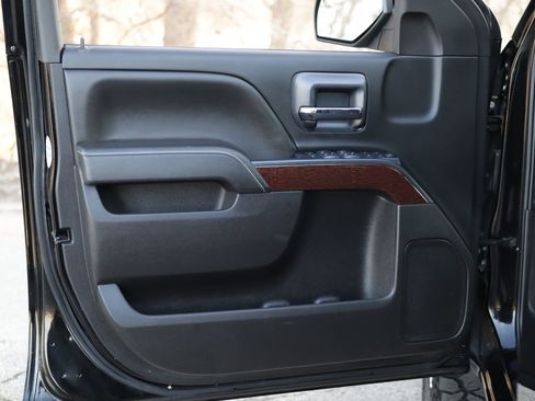 Used 2019 GMC Sierra 1500 SLE w/ SLE Value Package image 23