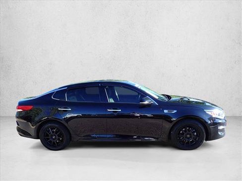 Used 2017 Kia Optima EX w/ Premium Package FWD image 5