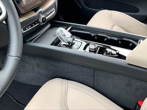 New 2026 Volvo XC60 B5 Plus w/ Protection Package Premier image 32