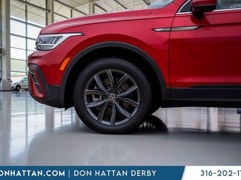 Used 2023 Volkswagen Tiguan SE image 36