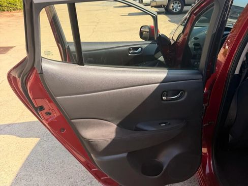 Used 2015 Nissan Leaf S w/ Charge Package FWD image 18