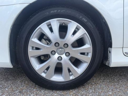 Used 2012 Toyota Avalon image 12