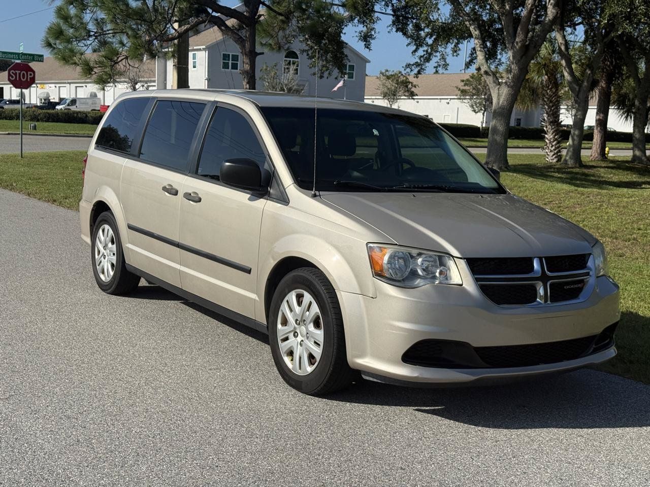 Used 2015 Dodge Grand Caravan American Value Package w/ UConnect Hands-Free Group FWD image 1