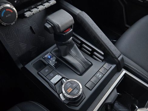 Certified 2025 Toyota Tacoma TRD Off-Road image 16