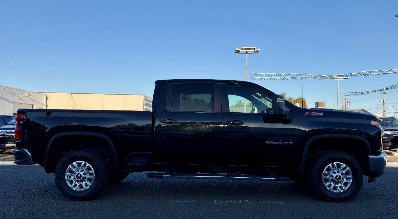 Used 2023 Chevrolet Silverado 2500 LT w/ Convenience Package AWD/4WD image 11