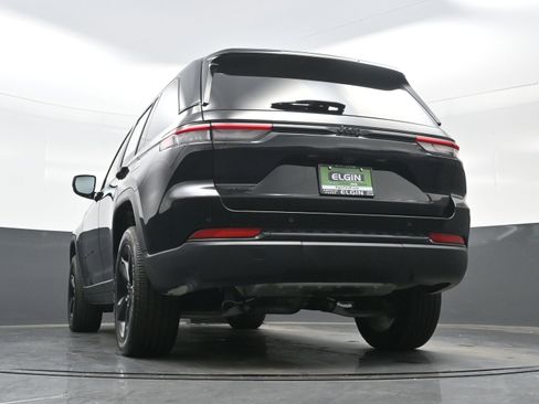 Used 2024 Jeep Grand Cherokee Altitude image 28