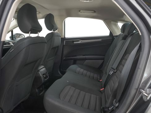 Used 2017 Ford Fusion SE w/ Fusion SE Technology Package FWD image 13