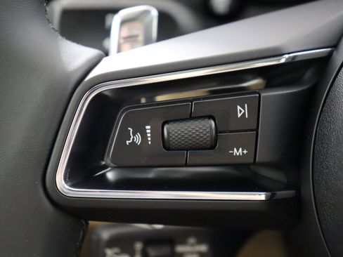 Used 2025 Porsche Macan image 19