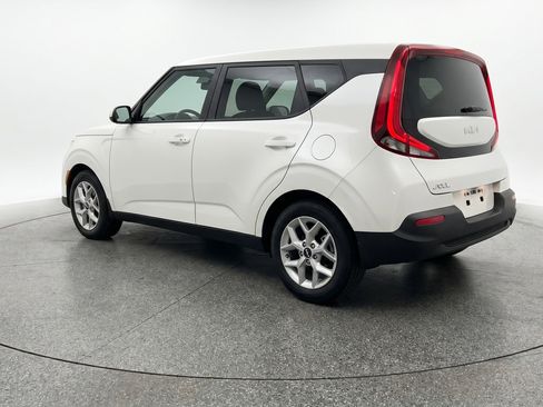Used 2025 Kia Soul LX w/ LX Technology Package FWD image 6