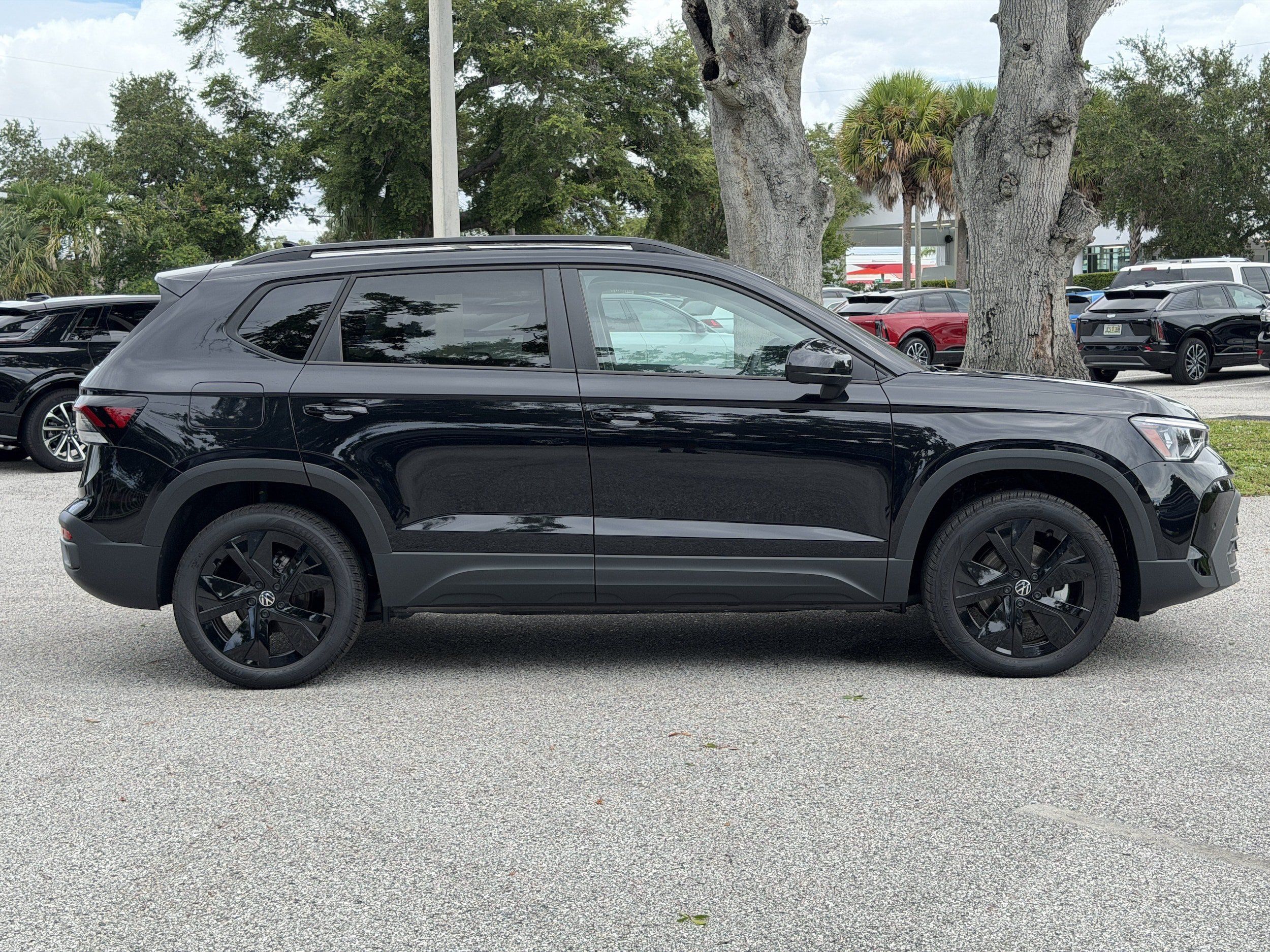 New 2026 Volkswagen Taos SE FWD image 8