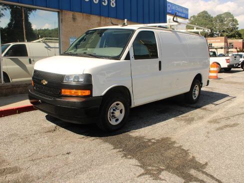 Used 2021 Chevrolet Express 2500 w/ Driver Convenience Package RWD image 3