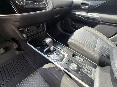 Used 2018 Mitsubishi Outlander SE AWD/4WD image 20