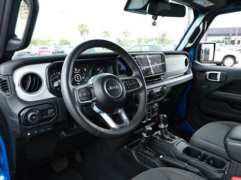 Used 2024 Jeep Wrangler Unlimited Sahara AWD/4WD image 24