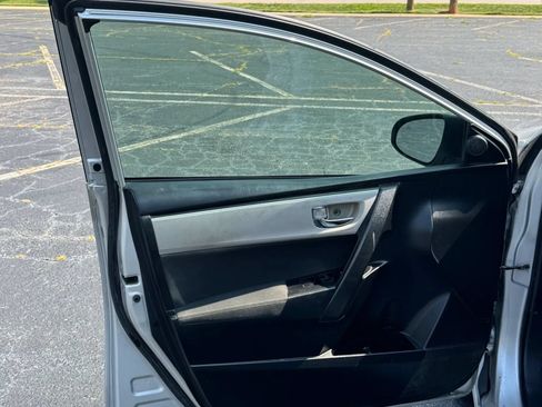 Used 2017 Toyota Corolla LE FWD image 15