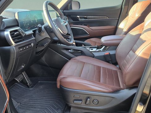 Used 2024 Kia Telluride SX Prestige w/ Towing Package image 13